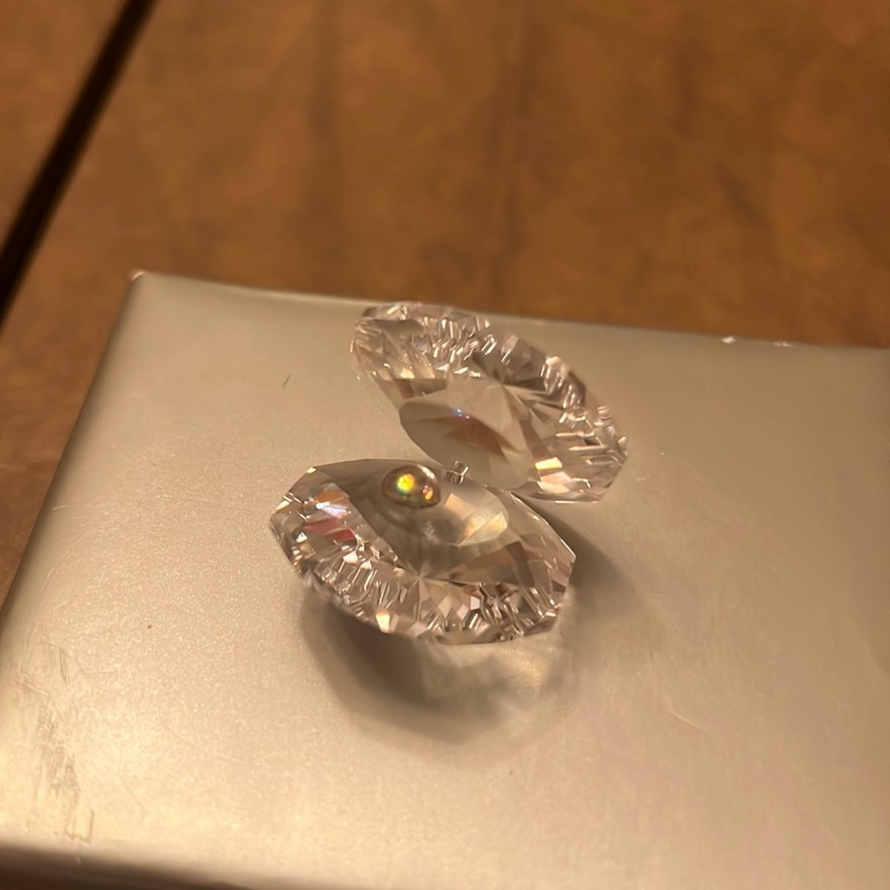 Swarovski shell oyster